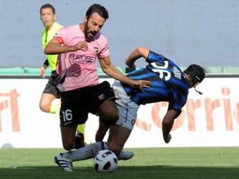 
	Arbitrul de la Palermo - Inter a fost pus la ZID in Italia: &quot;L-a iertat pe Chivu de doua penalty-uri!&quot;
