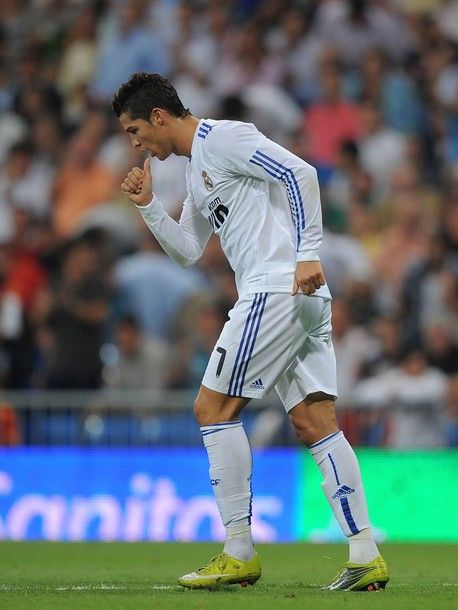 VIDEO SUPER TARE! Cristiano Ronaldo, primul gol dedicat fiului sau! Vezi cum s-a intimidat in fata tribunelor!_4