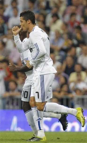 VIDEO SUPER TARE! Cristiano Ronaldo, primul gol dedicat fiului sau! Vezi cum s-a intimidat in fata tribunelor!_5