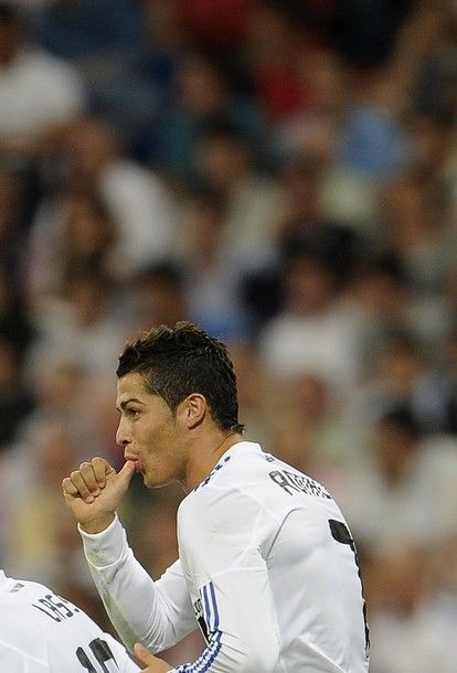 VIDEO SUPER TARE! Cristiano Ronaldo, primul gol dedicat fiului sau! Vezi cum s-a intimidat in fata tribunelor!_6