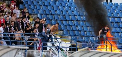 FOTO Fanii CFR-ului, disperati! Au incendiat peluza dupa meciul cu Universitatea Cluj!_2