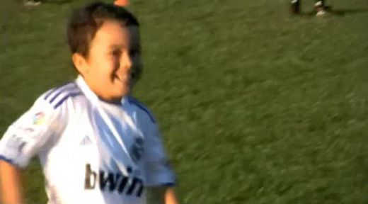 
	ATENTIE! Asta e fiul UNGUR al lui Roberto Carlos care va face senzatie in viitor! VIDEO cu Cristofer Roberto da Silva Horvath!
