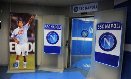 Ultima aroganta a lui Napoli la adresa Stelei: ce poza si-a pus antrenorul Mazzari in vestiar!:)_6