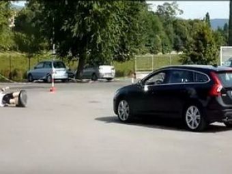 
	Video: Suedezul Brolin, &quot;ucis&quot; de un Volvo S60. Vezi cum NU merge sistemul de recunoastere a pietonilor.
