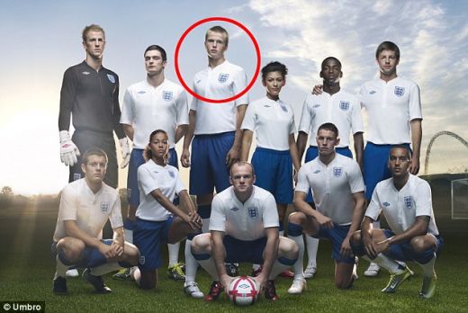SUPER PROVOCARE! Cine este jucatorul care a pozat in echipamentul Angliei? Nici macar federatia engleza nu stie de el, dar a jucat cu RADUT! :)_6
