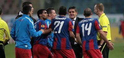 Steaua a scapat de suspendare: UEFA a amendat-o cu 30.000 euro pentru scandalul cu Napoli_1