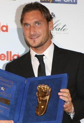 Mai tare decat Raul, Beckham sau Eto'o! Totti a primit trofeul Golden Foot_13