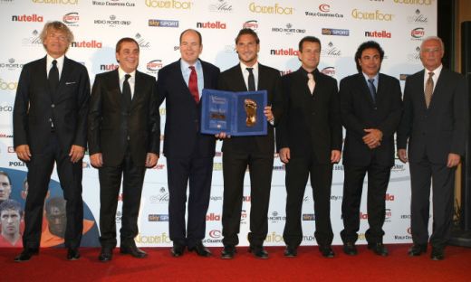 Mai tare decat Raul, Beckham sau Eto'o! Totti a primit trofeul Golden Foot_4