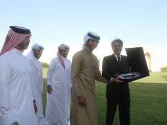 
	FOTO si VIDEO: Moratti s-a intalnit in Bahrain cu fiul regelui Hamad Al Khalifa! Ce cadouri a primit:
