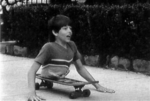 CUTREMURATOR! S-a nascut JUMATATE de om, dar joaca biliard, bowling si merge pe skateboard si bicicleta! FOTO_5