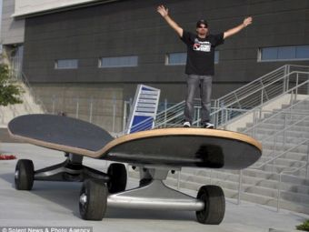 
	FANTASTIC! Ai vazut vreodata un skateboard mai mare decat un AUTOBUZ? FOTO si VIDEO!
