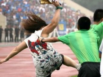 
	Imagini INCREDIBILE din China! O femeie isterica a luat la bataie un arbitru cu picioarele si punga de sticks :))
