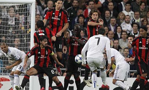 VIDEO Real 2-0 Milan: Mourinho a castigat Duelul Gigantilor intr-un singur minut!_7