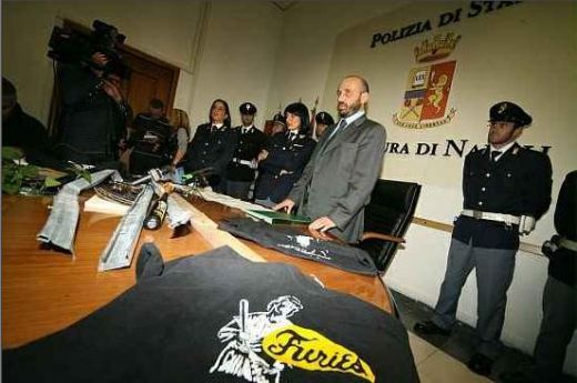 Fanii lui Liverpool, atacati pe strazile din Napoli cu bate si cutite! Patru politisti injunghiati! FOTO_3