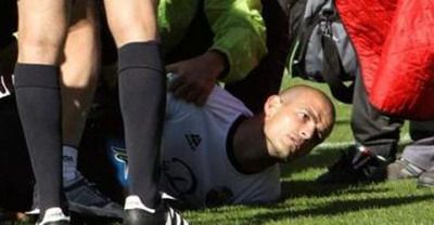 VIDEO / L-au RESUSCITAT pe teren in timpul meciului! Un jucator din Spania a facut infarct pe teren: