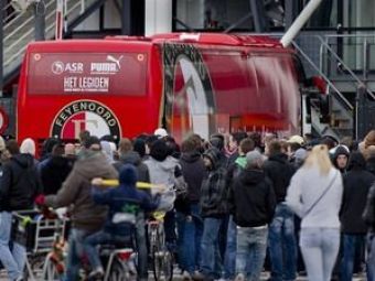 
	FOTO / Fanii lui Feyenoord i-au asteptat pe jucatori la Rotterdam, dupa umilinta cu PSV!

