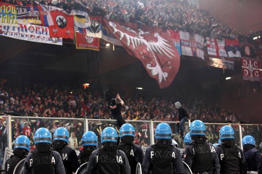 BOMBA! Sarbii au aflat decizia UEFA: Vezi cu cat vor fi penalizati din cauza fanilor!_11