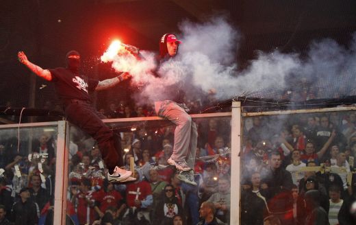 BOMBA! Sarbii au aflat decizia UEFA: Vezi cu cat vor fi penalizati din cauza fanilor!_3