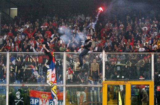 BOMBA! Sarbii au aflat decizia UEFA: Vezi cu cat vor fi penalizati din cauza fanilor!_9