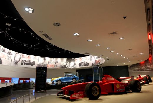 FOTO SI VIDEO: S-a deschis Ferrari World! Vezi cel mai tare parc de distractii acoperit din lume!_14