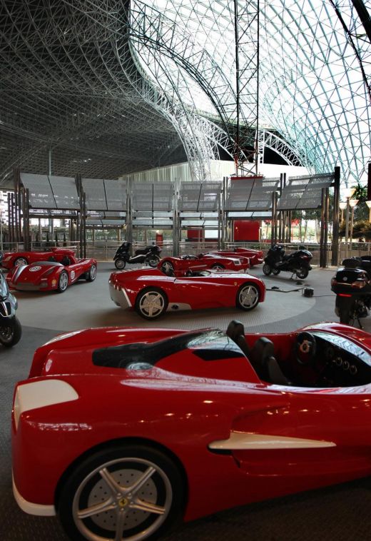 FOTO SI VIDEO: S-a deschis Ferrari World! Vezi cel mai tare parc de distractii acoperit din lume!_19
