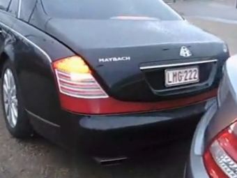 
	Un sofer de Maybach reuseste imposibilul: sa-si loveasca masina in parcare! Gigi, mai ai ranga? :) VIDEO
