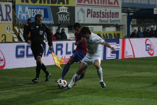 Steaua pierde primul episod din 'Bati sau Mori' Bistrita 1-0 Steaua! Vezi imagini de la meci!_33