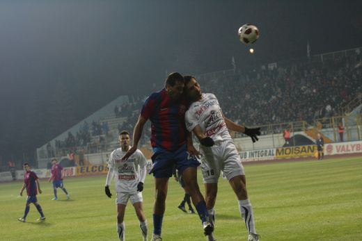 Steaua pierde primul episod din 'Bati sau Mori' Bistrita 1-0 Steaua! Vezi imagini de la meci!_37