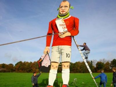 Wayne Rooney arsa Manchester United Shrek statuie