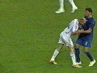 
	Moment ISTORIC! Zidane si Materazzi s-au impacat dupa scandalul monstru din 2006! Vezi cum!
