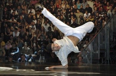 
	Cel mai tare dansator de breakdance din lume vine la Bucuresti!
