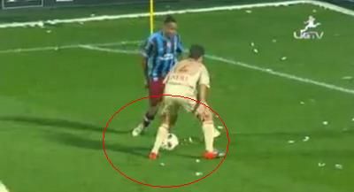 Lucas Neill dribling Galatasaray Jaja Coelho Trabzonspor