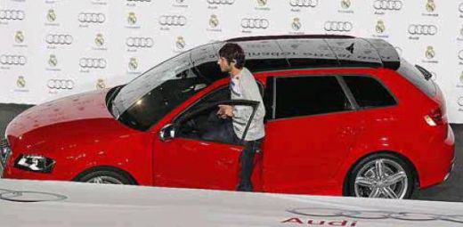 Cristiano, cel mai smecher din PARCARE la Real: a primit o masina mai scumpa decat a lui Jose Mourinho! :)_5