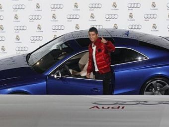 
	Cristiano, cel mai smecher din PARCARE la Real: a primit o masina mai scumpa decat a lui Jose Mourinho! :)
