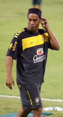 ASTA e poza pe care toata lumea vroia sa o vada: Ronaldinho din nou la nationala:_5