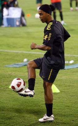 ASTA e poza pe care toata lumea vroia sa o vada: Ronaldinho din nou la nationala:_6