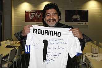 
	TARE! Mourinho catre Maradona: &quot;Mi-e rusine sa-ti dau autograf! Esti numarul 1!&quot;

