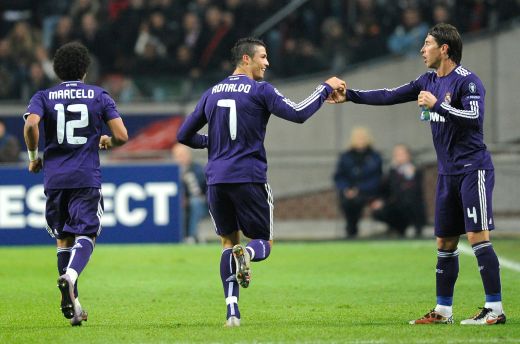 Dubla Ronaldo, Ajax 0-4 Real, Roma revine de la 0-2 si o bate pe Bayern! Auxerre 0-2 Milan, goluri Ibra si Ronaldinho! Vezi TOATE GOLURILE!_13