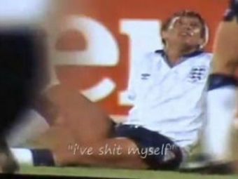 
	VIDEO / Ce fotbalist englez s-a C***T pe el in timpul unui meci de la Cupa Mondiala! Vezi cum se sterge de gazon :))
