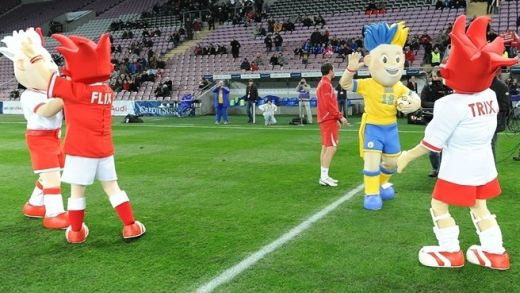 FOTO / Cele mai urate mascote din istorie si-au aflat numele! Vezi cum se vor numi mascotele de la Euro 2012:_3