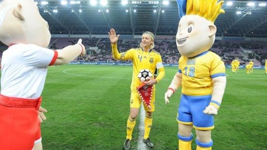 FOTO / Cele mai urate mascote din istorie si-au aflat numele! Vezi cum se vor numi mascotele de la Euro 2012:_4