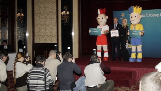 FOTO / Cele mai urate mascote din istorie si-au aflat numele! Vezi cum se vor numi mascotele de la Euro 2012:_10