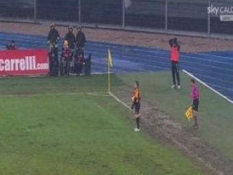 
	VIDEO / Moment INCREDIBIL la Chievo - Roma! Un jucator a batut un out de la linia de... rugby:
