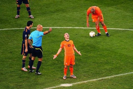 "Baieti, care m-a lasat pe dinafara?" Vezi ce a spus Sneijder dupa ce n-a prins finala pentru Balonul de Aur :)_1