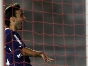 
	VIDEO / SUPERB: ce jucator argentinian a inscris un gol vital... fara sa se ridice de jos!
