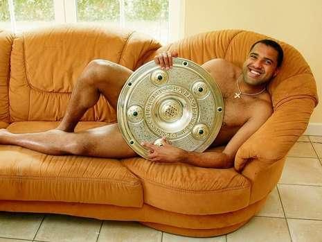 
	SUPER FOTO! S-a pozat in FUNDUL GOL cu trofeul de campion al Germaniei!
