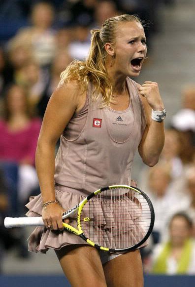 Caroline Wozniacki, cea mai SEXY sportiva in 2010! Cele mai tari 17 IMAGINI:_15
