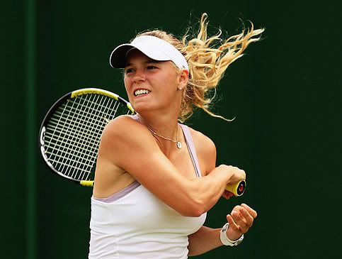 Caroline Wozniacki, cea mai SEXY sportiva in 2010! Cele mai tari 17 IMAGINI:_16