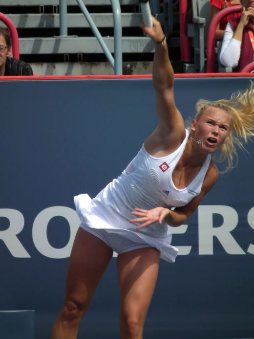Caroline Wozniacki, cea mai SEXY sportiva in 2010! Cele mai tari 17 IMAGINI:_3