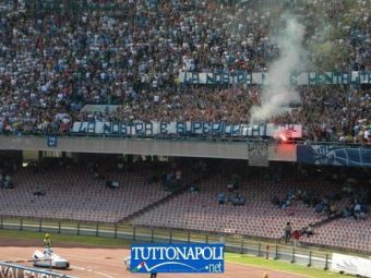 
	SUPER VIDEO Uite cum este iubita o echipa! Napoli avea 51000 de spectatori in Serie C!
